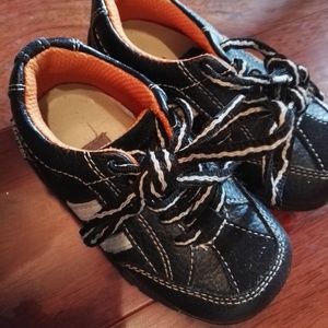 Reaction Kenneth Cole boys size 6 toddler shoes!